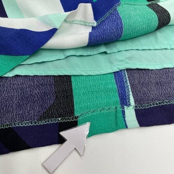 Olivaceous geometric short sleeve shift dress size S - Picture 10 of 10